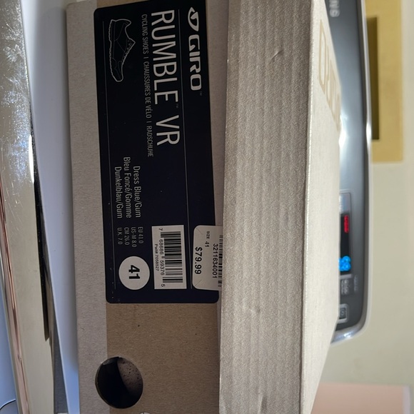 Giro cycling shoes. Never worn. Size M 8 (EU 41) - Picture 4 of 4